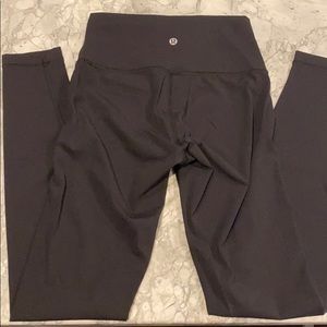 Lululemon Align or Wunderunder (?) 28” black sz 4